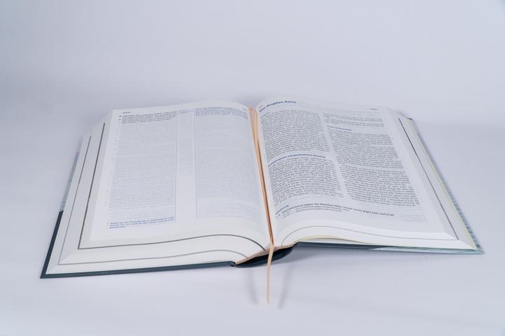 Actual product image Elberfelder Bibel mit Erklärungen (German, 2025)