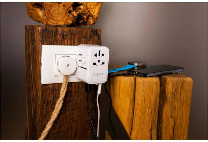 Actual product image Fixed Voyager 65 W travel adapter for EU, UK and USA/AUS, with 3xUSB-C and 2xUSB output, GaN, PD 65W, whit