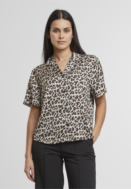 Actual product image Urban Classics Leo Resort (XS)