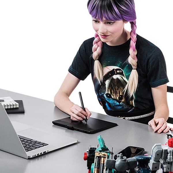 Actual product image Wacom Intuos Comic Black Pen & Touch Medium (2540 lpi)