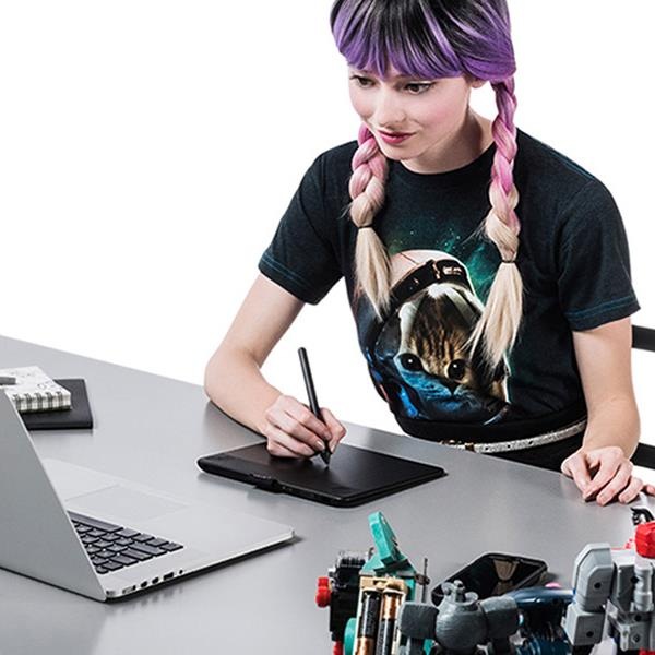 Actual product image Wacom Intuos Comic Pen & Touch Small (2540 lpi)