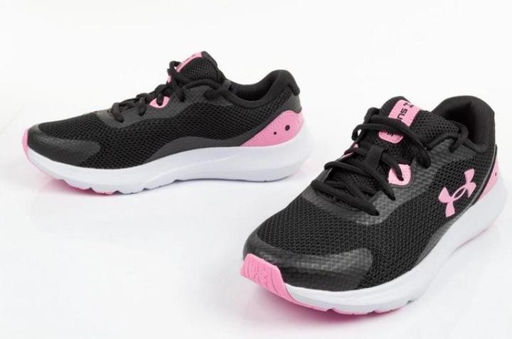 Image du produit Under Armour Baskets Surge 3 enfants (38)