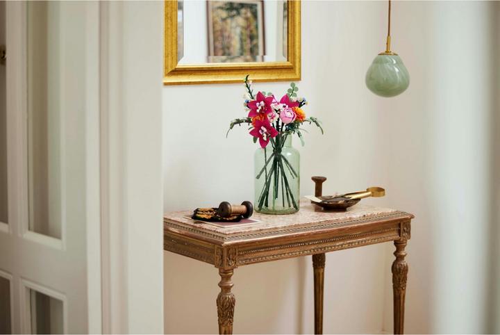 Actual product image LEGO Schöner Rosafarbener Blumenstrauss (10342, LEGO Icons, LEGO Botanical)