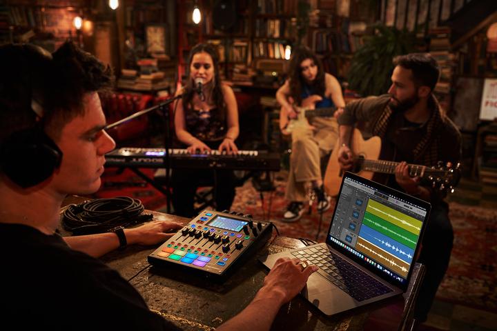 Produktbild BOSS (Electronics) GCS-8 Gigcaster 8 Audio Streaming Mixer (Studio- und Livemixer)