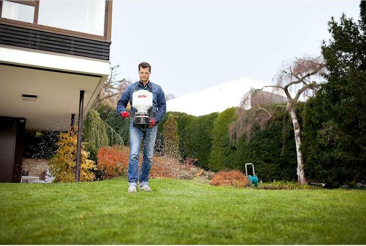 Actual product image 421 Granulate spreader