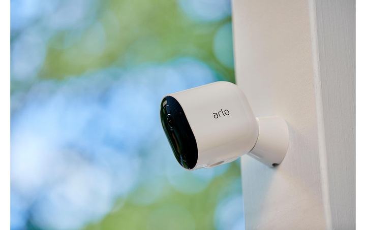 Produktbild Arlo Pro 4 Spotlight Kamera, 1er Set weiss (2688 x 1520 Pixel)