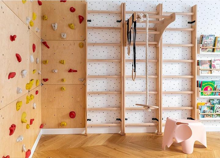 Immagine prodotto BenchK Barre a muro 112 con barra per trazioni, corda e anelli