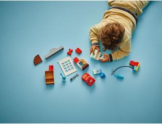 Image du produit LEGO McQueens Besuch in Docs Werkstatt (10456)