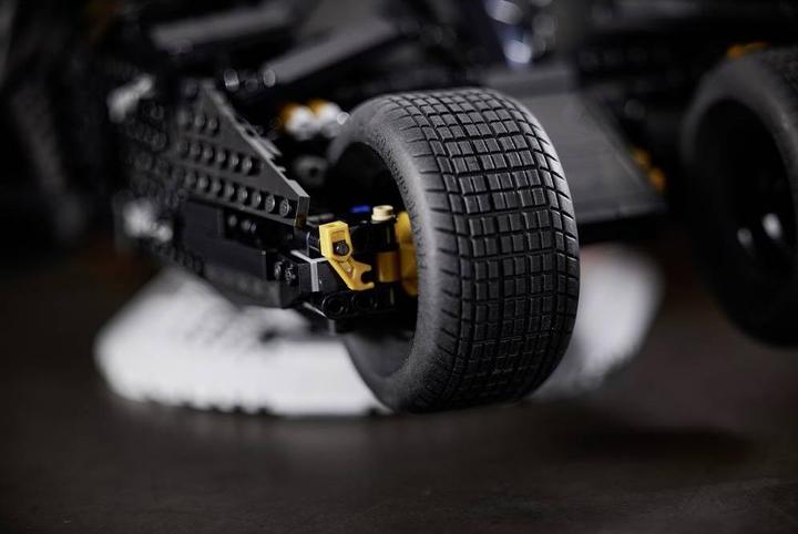 Image du produit LEGO Batmobile Tumbler (76240, LEGO DC, LEGO difficiles à trouver)