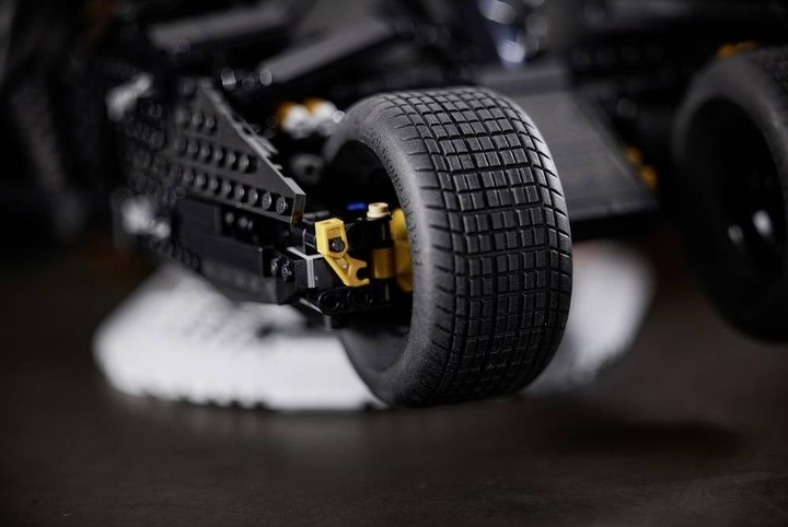 Actual product image LEGO Batmobile Tumbler (76240, LEGO DC, LEGO Rare Sets)
