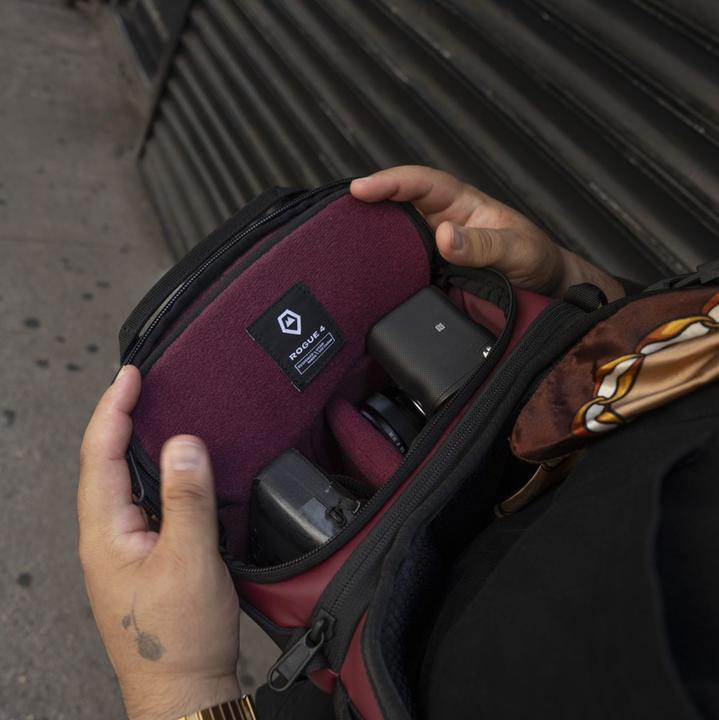 Actual product image Wandrd ROGUE Sling 4L Rhoone Burgundy V2 (Camera shoulder bag, 4 l)