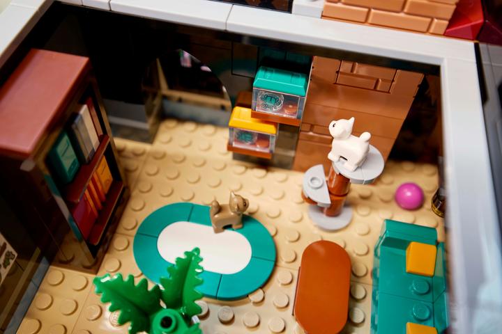 Immagine prodotto LEGO Casa d'angolo in stile Tudor (10350, LEGO Icons, Set LEGO rari)