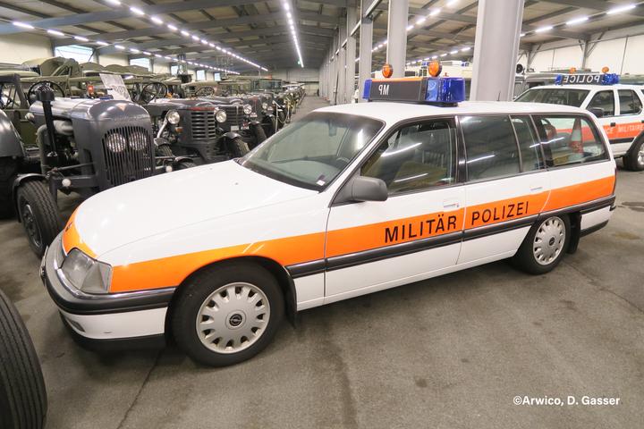Actual product image Ace Opel Omega A2 military police