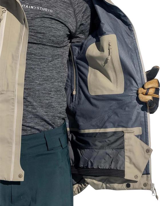 Actual product image The Mountain Studio GTX Epe 3L Shell (L)