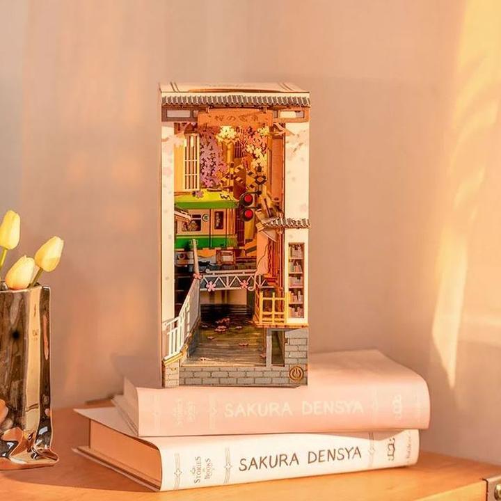 Actual product image Rolife Sakura Densya - Book Nook