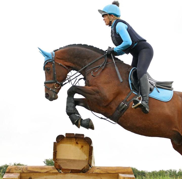 Image du produit Hy Equestrian Housse de casque à pompon