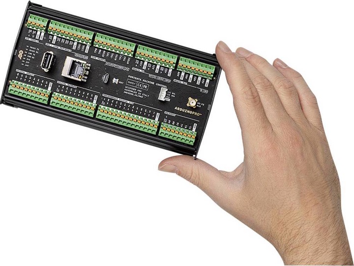 Actual product image Arduino Expansion board Portenta Machine Control