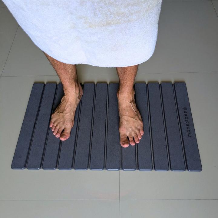 Actual product image Moonstone Badematte Melipa XL dunkelgrau aus Kieselgur (76 x 43 cm)