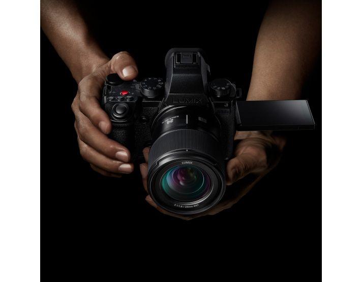 Produktbild Panasonic DC-S5 IIX + Lumix S 24-105 f4 (24 - 105 mm, 24.20 Mpx, Vollformat)