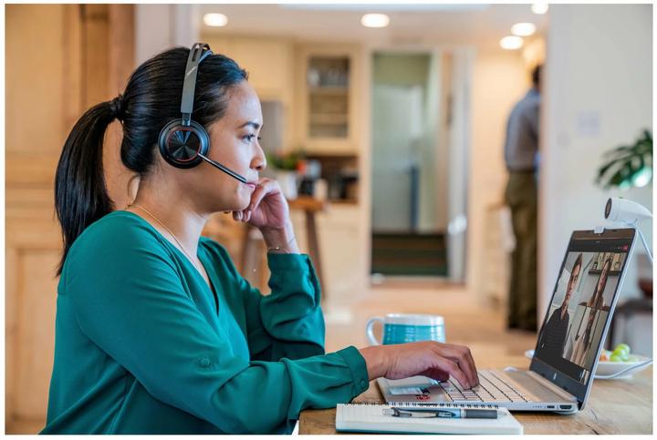 Productafbeelding Poly Headset Voyager Focus 2 UC - USB-A zonder oplaadstation (Draadloze, Bedraad, USB-A)