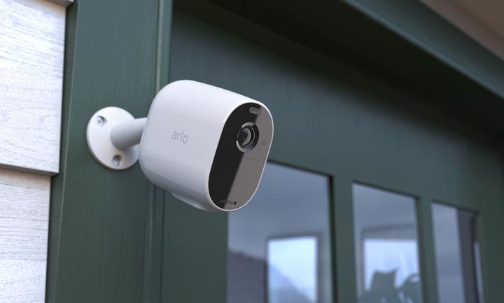 Image du produit Arlo Essential Spotlight, pack de 3 caméras, blanc (1920 x 1080 Pixels)