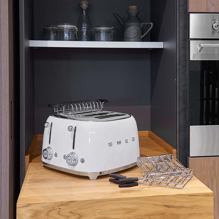 Actual product image Smeg 50's Style 4 Slices