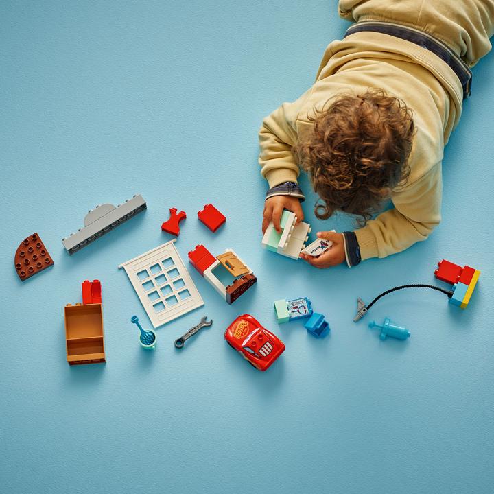 Image du produit LEGO McQueens Besuch in Docs Werkstatt (10456)
