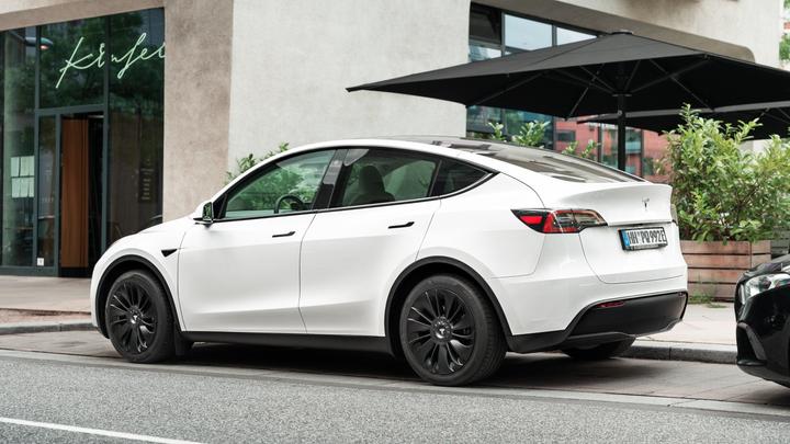 Produktbild Made4EV Performance Radkappen im Turbinen Design für das Tesla Model Y (4 Stück, 19")