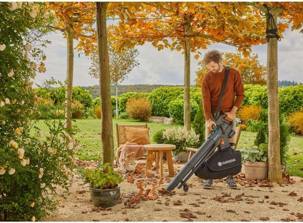 Produktbild Gardena Akku-Laubsauger/Laubbläser PowerJet Collect 18V P4A solo (grau/schwarz, ohne Akku und Ladegerät, POW (Akkubetrieb, Laubbläser, Laubsauger)