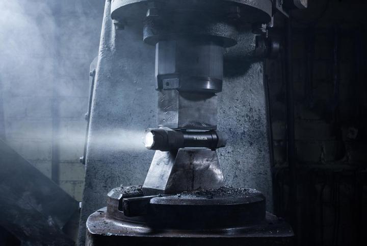 Immagine prodotto Varta Indistruttibile F30 Pro (22.80 cm, 650 lm)