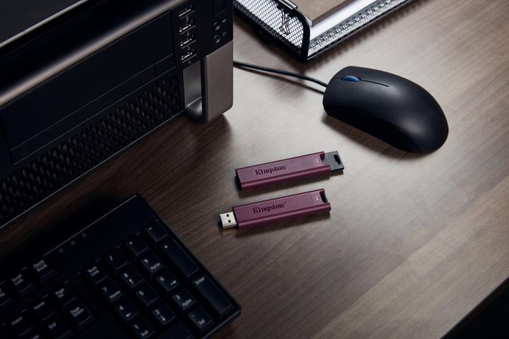Actual product image Kingston DataTraveler Max (1000 GB, USB-A)