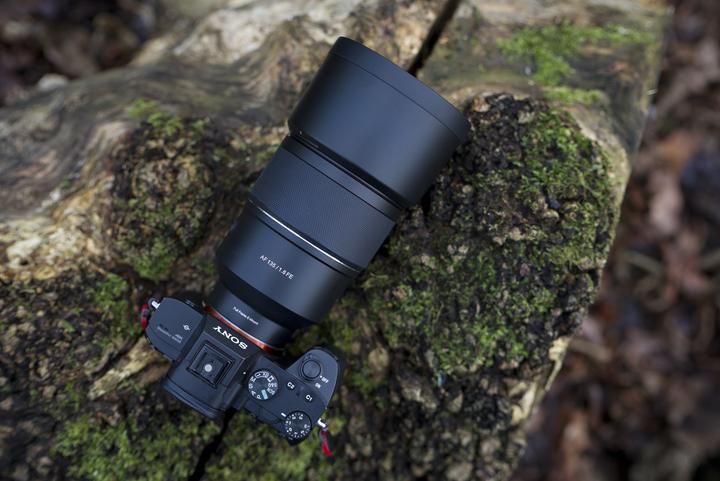 Produktbild Samyang AF 135mm f/1.8 FE (Sony E, Vollformat, APS-C / DX)