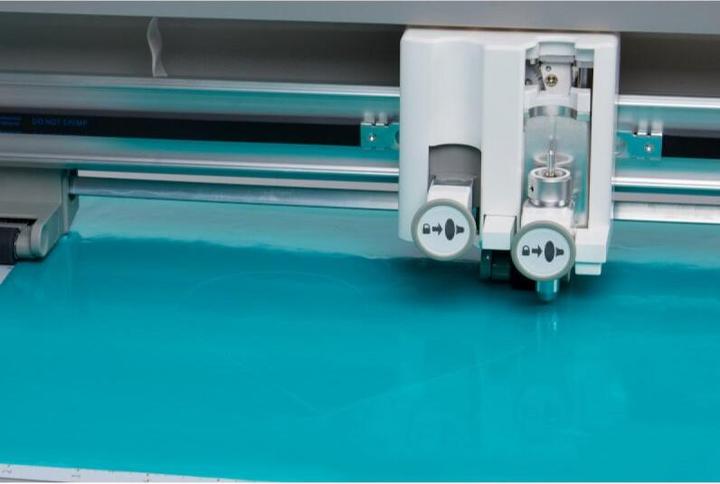 Actual product image Singer momento™ cutting machine 24"