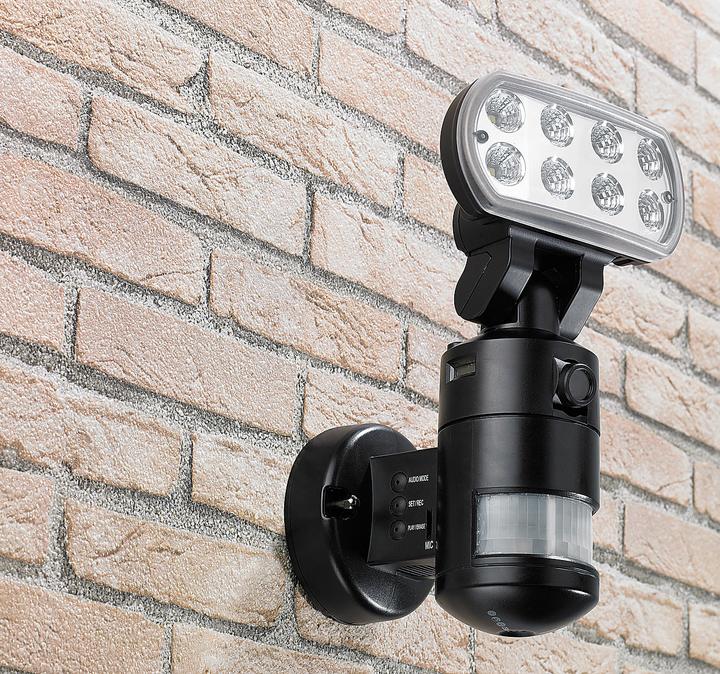Actual product image VisorTech Surveillance camera with LED flood light and motion detector (640 x 480 pixels)