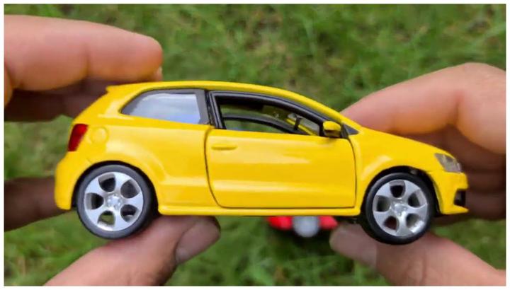 Actual product image Bburago Street Fire