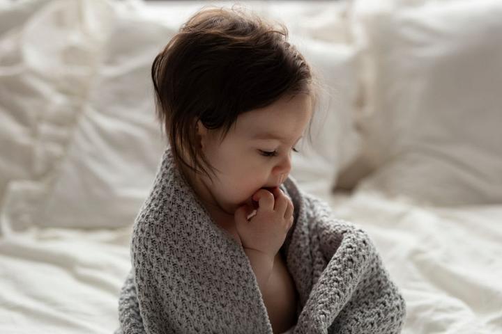 Actual product image My memi Bamboo Baby Blanket - Chain Light Grey (80 x 100 cm)