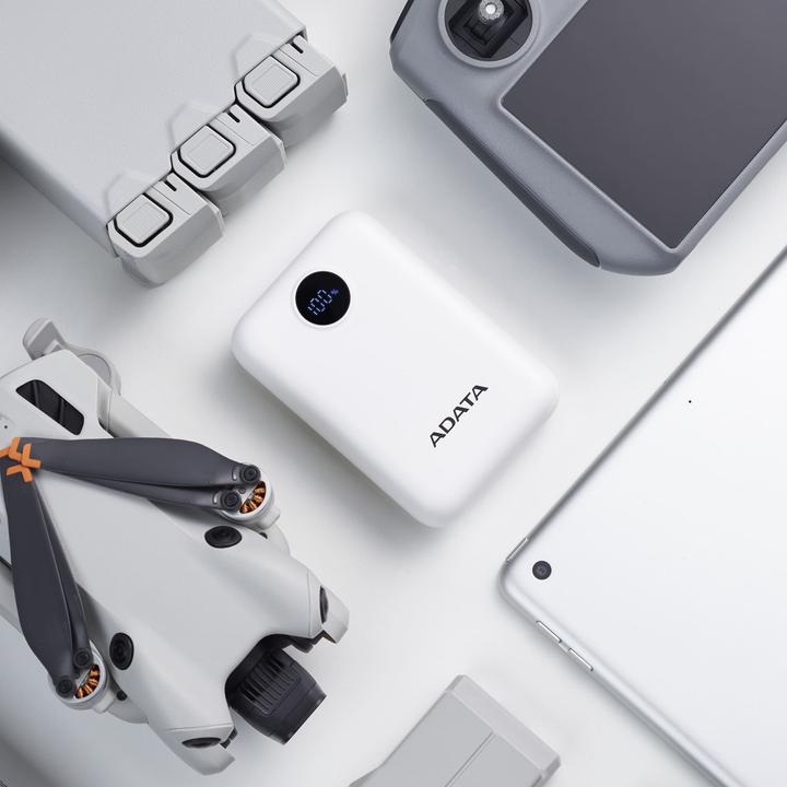 Actual product image Adata Powerbank P10022-12 10000 mAh, Akkutyp: Lithium-Polymer (10000 mAh, 15 W, 37 Wh)