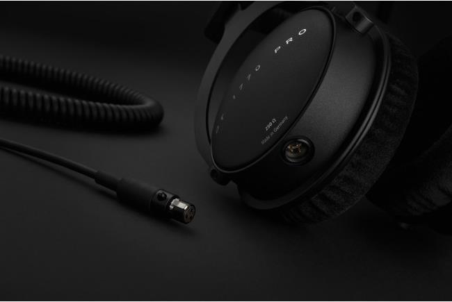 Actual product image Beyerdynamic DT 1770 Pro (No noise cancelling, Cable)