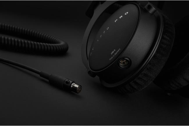 Actual product image Beyerdynamic DT 1770 Pro (No noise cancelling, Cable)