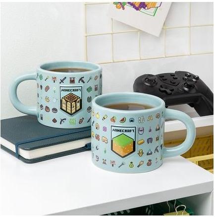 Actual product image Paladone Products Minecraft Embossed Mug (400 ml, 1 x)