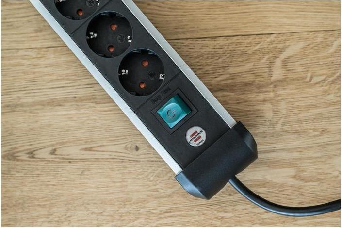 Productafbeelding Brennenstuhl 1391030400 Meervoudige wandcontactdoos met schakelaar zilver-zwart beschermcontact 1 st ( 139103040 (4x, CEE 7/3, 1.80 m)