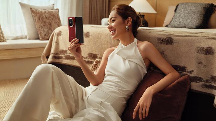 Actual product image Huawei Mate X7 (512 GB, Nebula Red, Red, 8", Dual SIM, 4G)