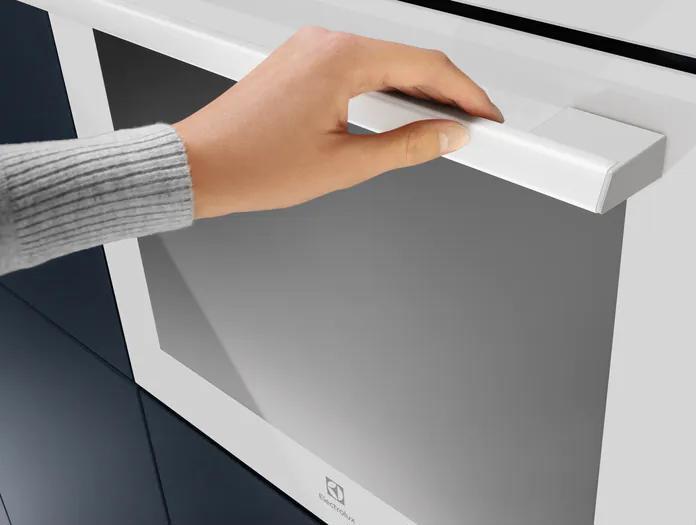 Actual product image Electrolux EOF3H40BW