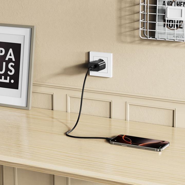 Actual product image Tech-Protect NC20W USB-C 1-Port PD20W Wandladegerät - Schwarz (20 W)