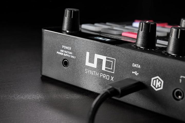 Produktbild IK Multimedia UNO Synth PRO X