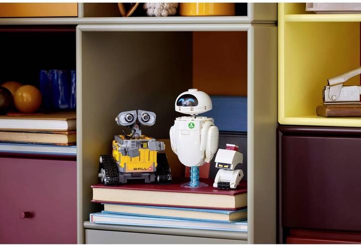 Actual product image LEGO Wall-E and Eve (43279, LEGO Disney)
