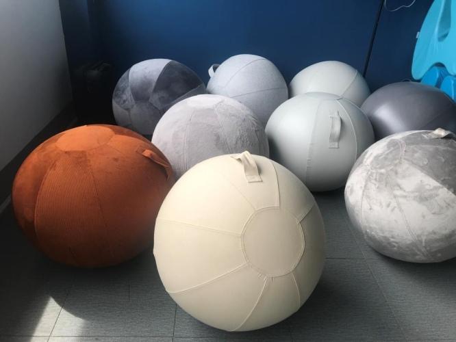 Elite Screens Sitting Ergonomic Balance Ball - sample (70 cm)