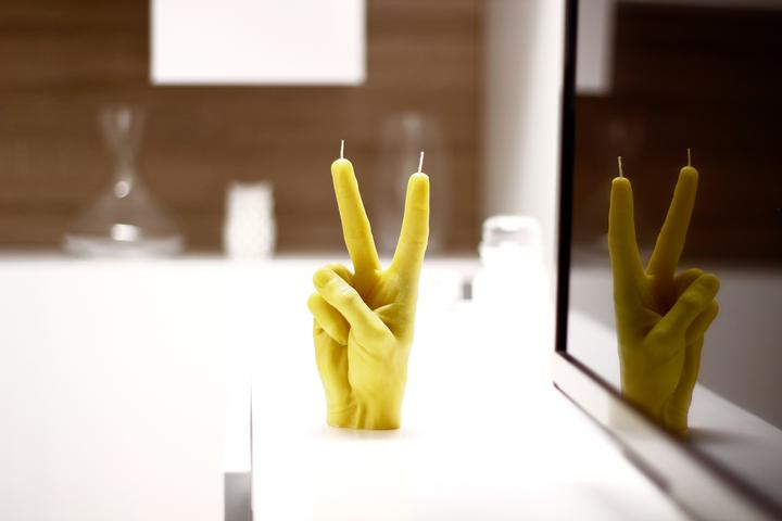 Image du produit Candle Hand Victoire (1 pcs)