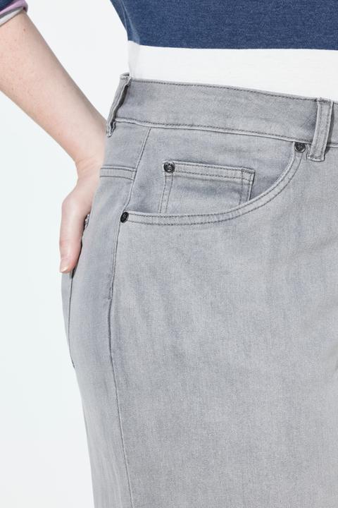 Immagine prodotto Ulla Popken Jeans modello Mary in denim elasticizzato con ricami e orli sfrangiati (54)