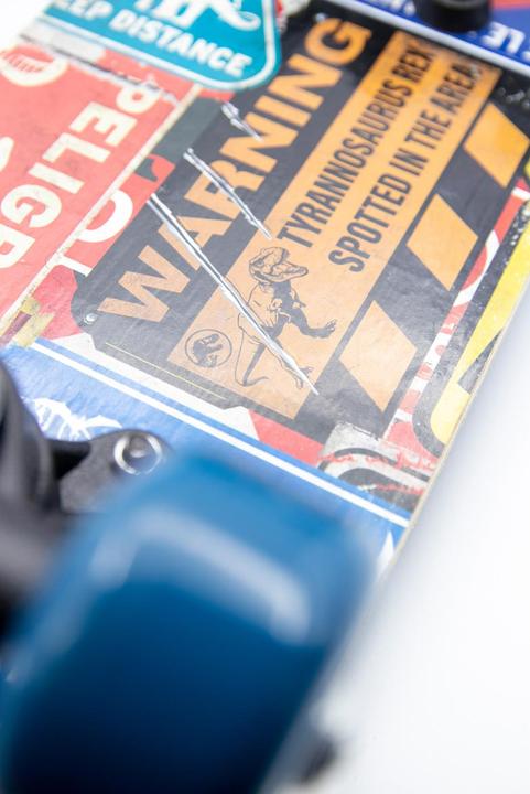 Image du produit Jurassic World Dominion Mini Skateboard En Bois "Plus Qu'Un Minion (16.93")